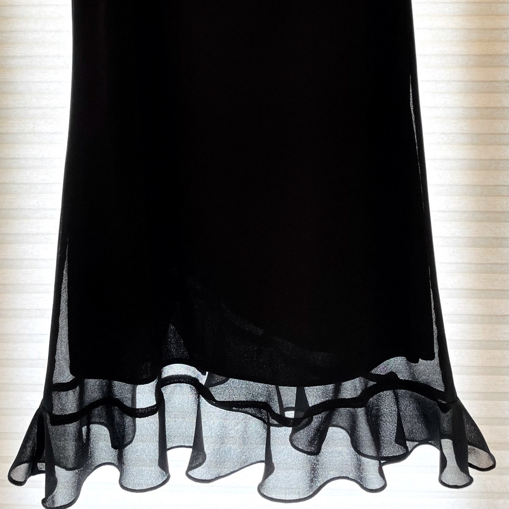 Long black skirt with ruffle hemline - Picture 2 of 3